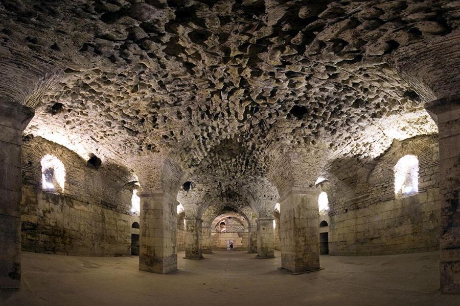 Apartments Viking Split Bagian luar foto